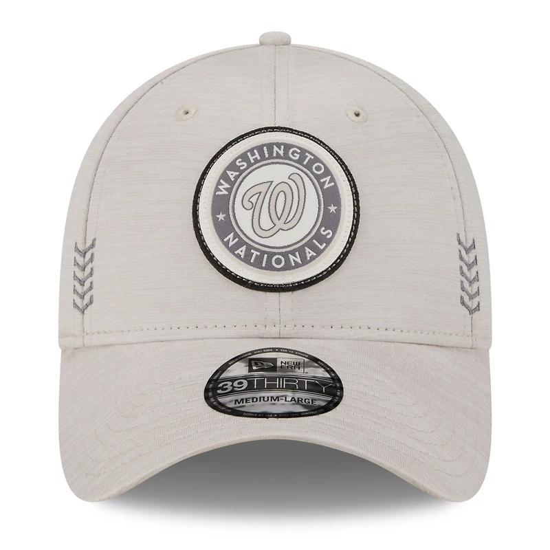 Casquette New Era 39THIRTY Flex crème Washington Nationals 2024 Clubhouse pour homme