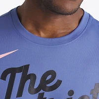 T-shirt Nike bleu pour homme, City Connect 2025, légende de l'équipe, performance avec phrase scripte