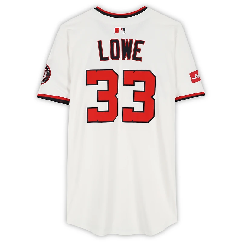 Maillot blanc n° 33 de Nathaniel Lowe, porté lors des matchs des Nationals de Washington les 22 et 28 avril et le 11 mai 2025
