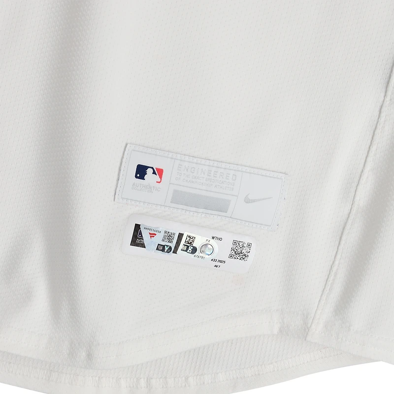 Maillot blanc n° 33 de Nathaniel Lowe, porté lors des matchs des Nationals de Washington les 22 et 28 avril et le 11 mai 2025