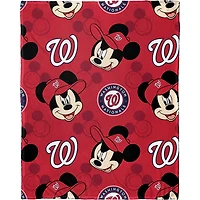 Ensemble coussin Mickey Hugger et jeté Silk Touch de Northwest x Disney Washington Nationals
