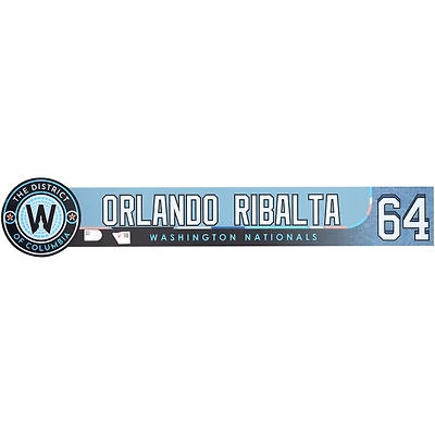 Plaque nominative Blue City Connect n° 64 des Washington Nationals, remise au joueur pour la saison 2025 de la MLB