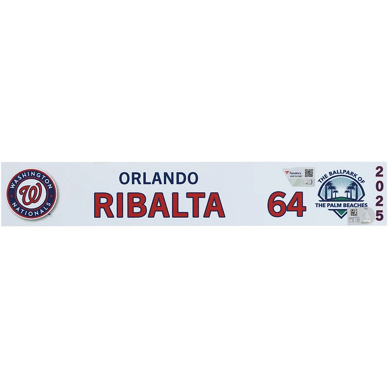Orlando Ribalta, plaque signalétique n° 64 des Washington Nationals, émise par le joueur lors de l'entraînement de printemps 2025 de la MLB