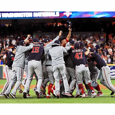 Photographie de célébration l'équipe Dogpile non signée des champions la Série mondiale 2019 Nationals Washington
