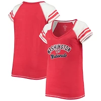 T-shirt à col en V tri-mélange raglan blocs de couleurs courbés pour femmes doux comme un raisin rouge Washington Nationals