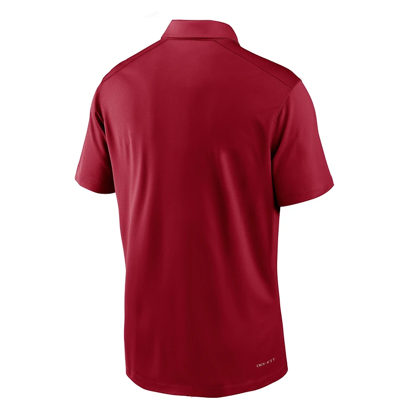Polo de performance Nike Crimson Washington State Cougars 2024 Sideline Victory Coaches pour homme