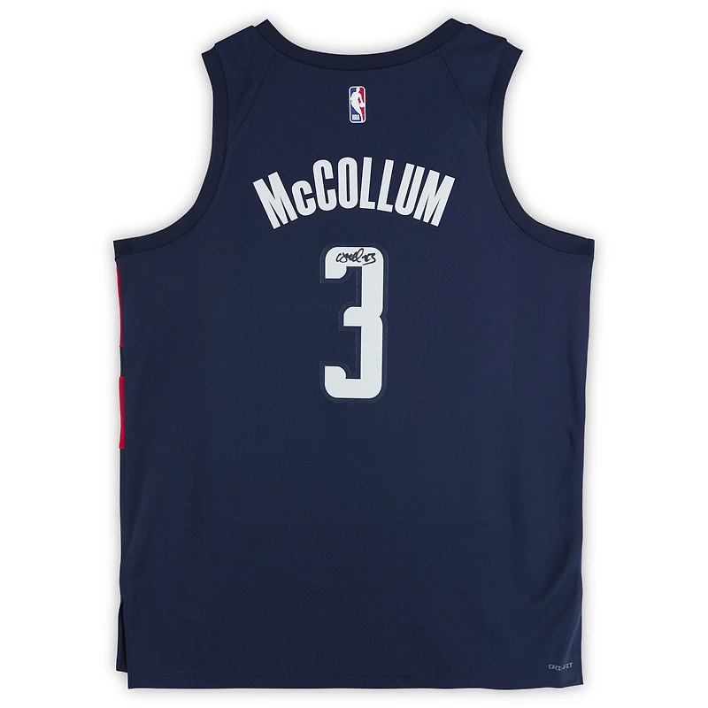 Maillot Swingman Nike Navy Statement Edition autographié par CJ McCollum des Washington Wizards