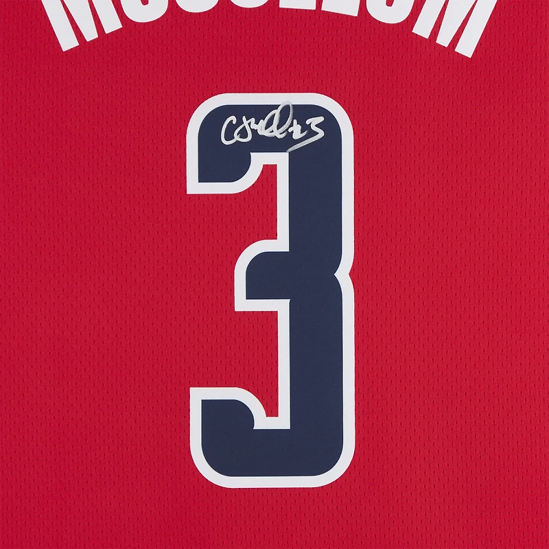 Maillot Swingman Nike rouge Icon Edition autographié par CJ McCollum des Washington Wizards