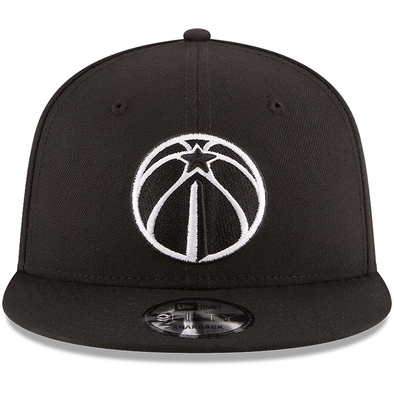 Casquette New Era noire pour homme Washington Wizards, logo noir et blanc 9FIFTY, ajustable.