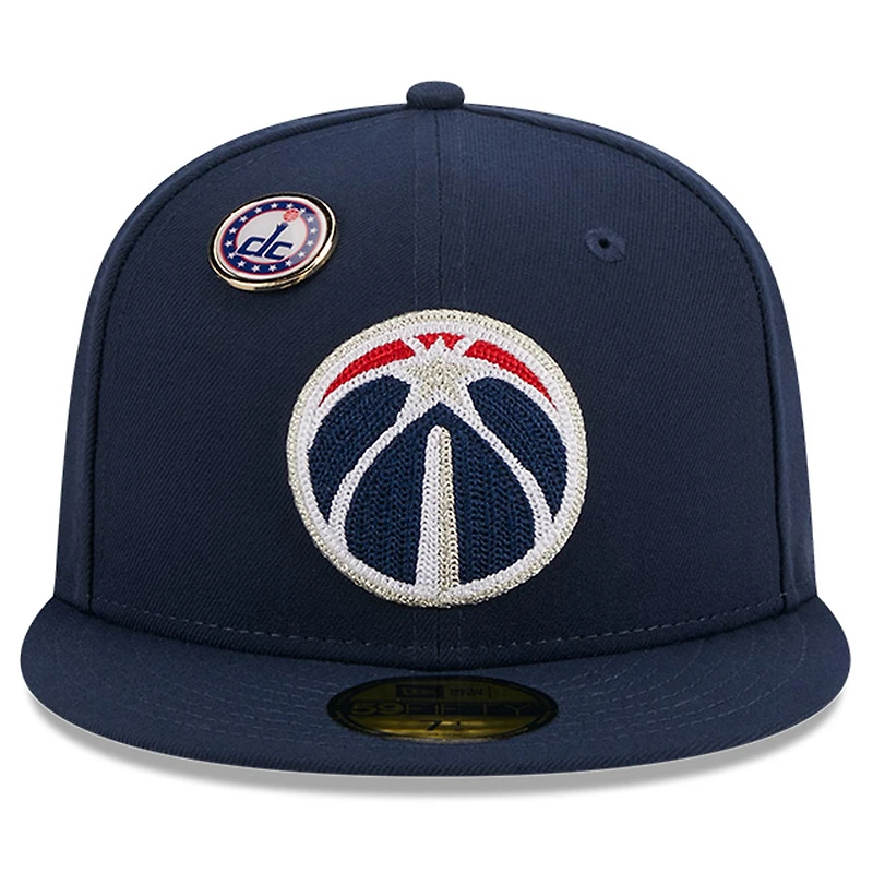 Casquette ajustée 59FIFTY avec logo en pin de chaîne des Washington Wizards New Era pour hommes, bleu marine