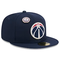 Casquette ajustée 59FIFTY avec logo en pin de chaîne des Washington Wizards New Era pour hommes, bleu marine