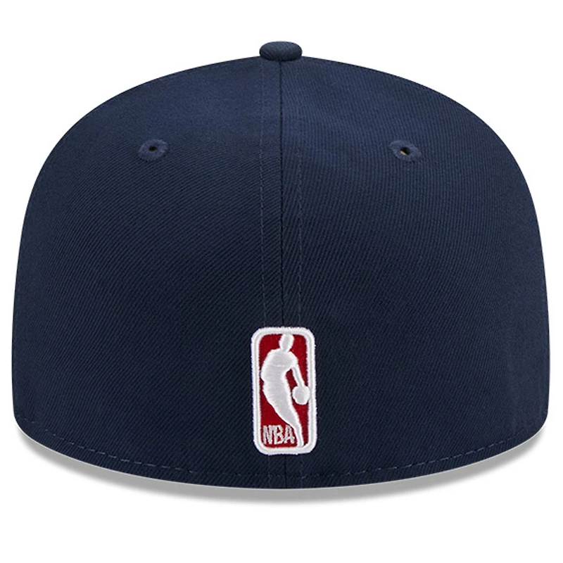 Casquette ajustée 59FIFTY avec logo en pin de chaîne des Washington Wizards New Era pour hommes, bleu marine