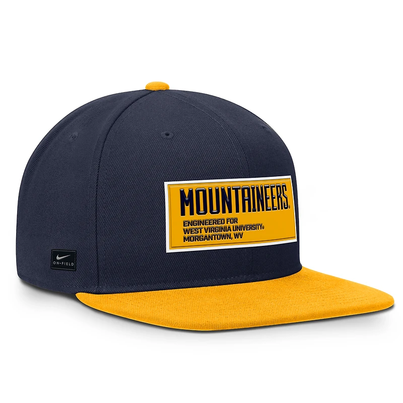 Casquette Nike pour homme, bleu marine/doré, West Virginia Mountaineers 2025 On-Field Patch Pro Dri-FIT Snapback