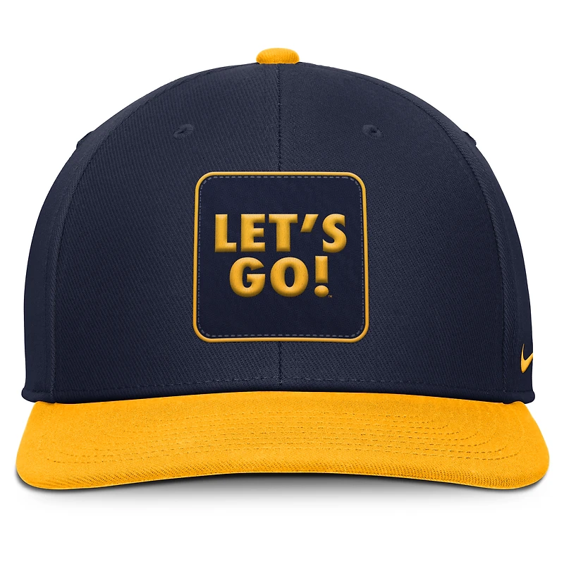 Casquette Nike Sideline Campus Pro Local Snapback bleu marine/doré pour homme des West Virginia Mountaineers 2025