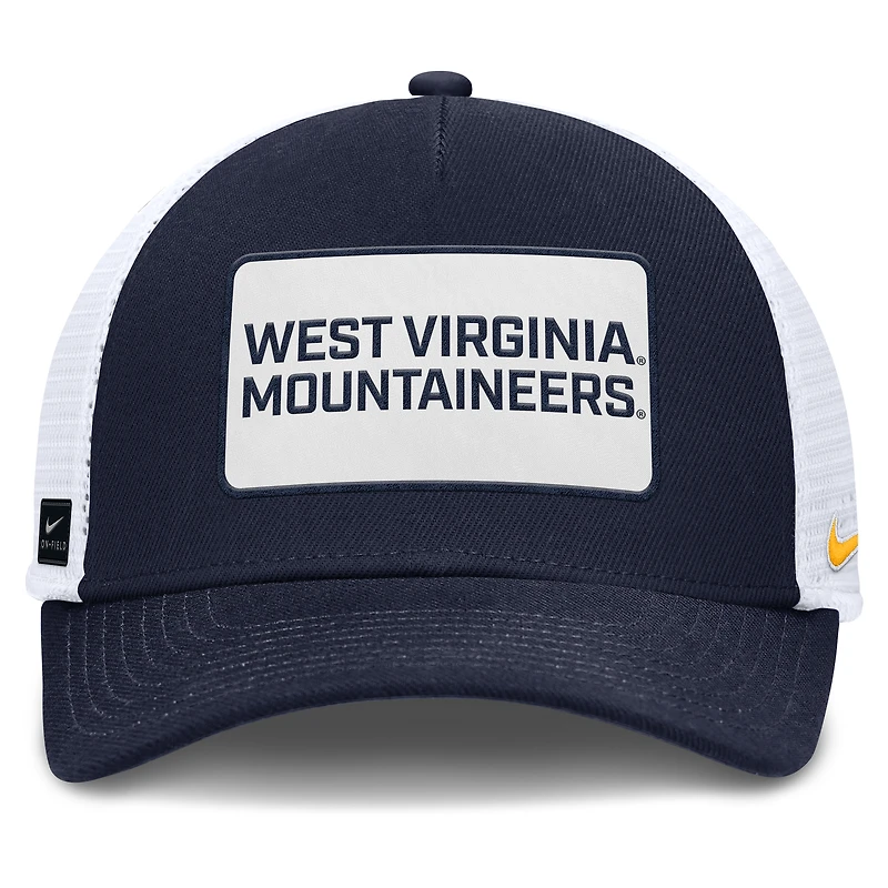 Casquette ajustable Nike bleu marine/blanche West Virginia Mountaineers 2025 On-Field Rise Patch Trucker pour homme