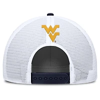 Casquette ajustable Nike bleu marine/blanche West Virginia Mountaineers 2025 On-Field Rise Patch Trucker pour homme