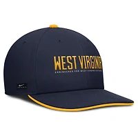 Casquette ajustable Nike bleu marine West Virginia Mountaineers 2025 On-Field Pro Performance pour homme
