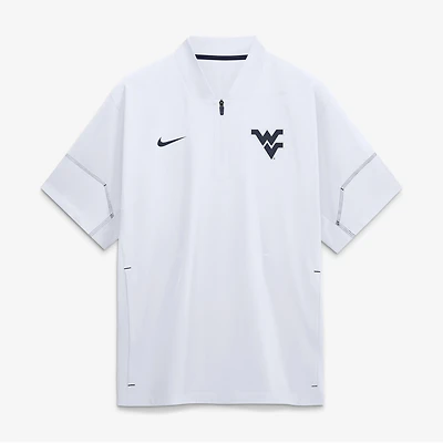 Veste d'entraîneur Nike blanche pour homme, West Virginia Mountaineers 2026 Sideline, manches courtes et fermeture éclair au quart.