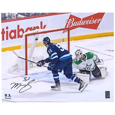 Mark Scheifele Winnipeg Jets dédicacé 16" x 20" Photographie de but en jersey bleu marine