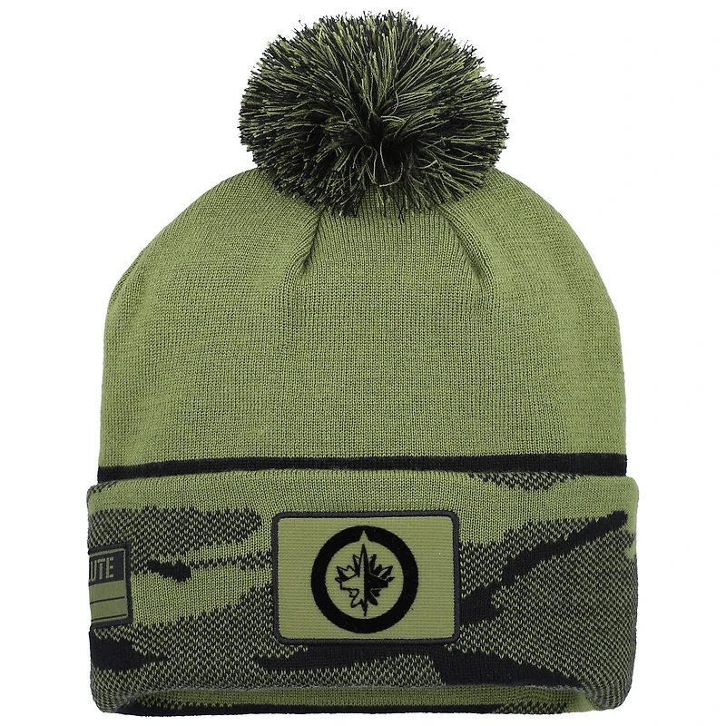 Bonnet en tricot à revers avec pompon pour hommes Fanatics Olive Winnipeg Jets Military Appreciation