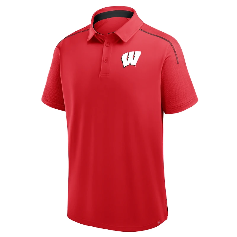 Polo raglan rouge pour homme Fanatics des Wisconsin Badgers Take The Lead Defender