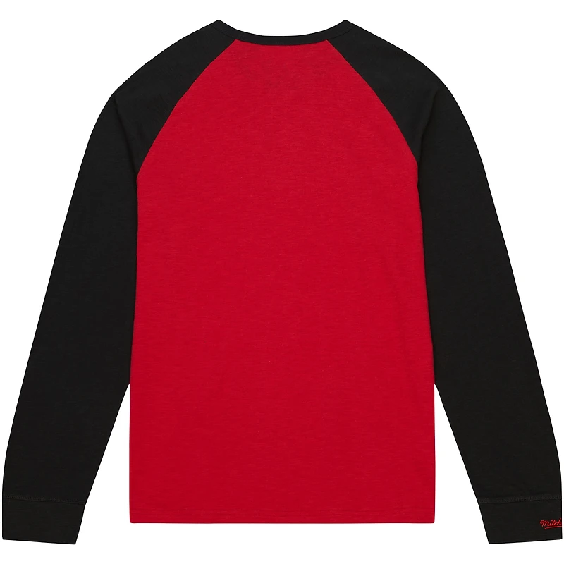 T-shirt rouge à manches longues raglan flammé légendaire des Badgers du Wisconsin Mitchell & Ness pour hommes