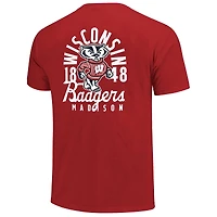 T-shirt rouge à superposition de mascotte pour homme avec couleurs confortables des Wisconsin Badgers