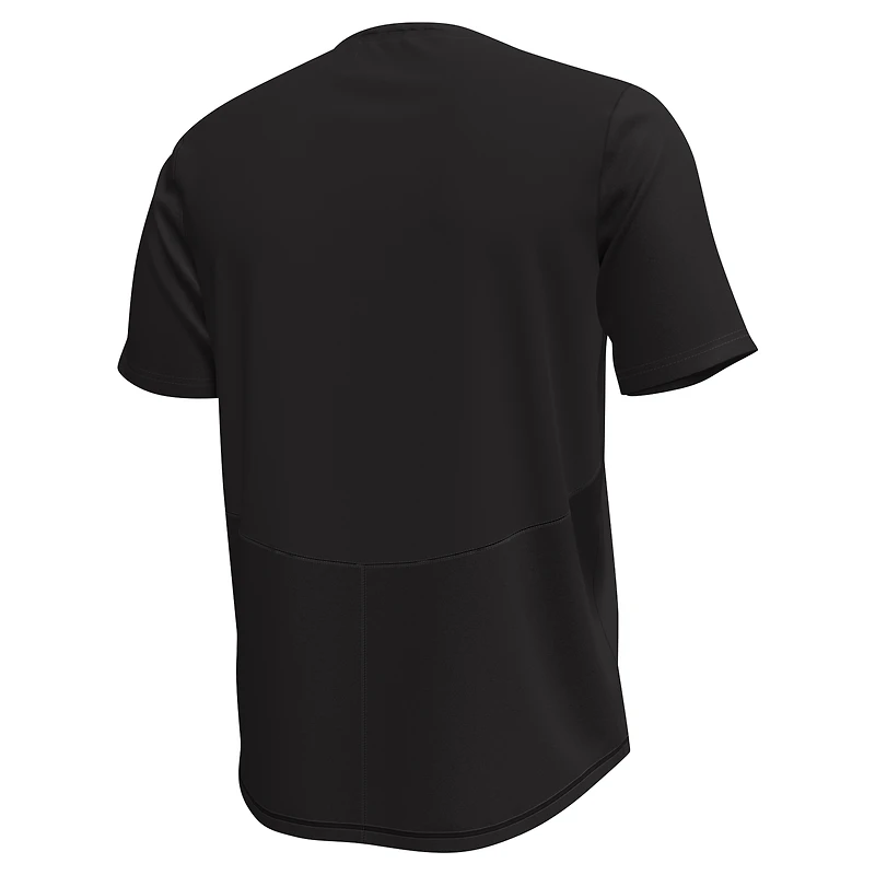 Men's Under Armour Black Wisconsin Badgers Sideline Knockout T-Shirt