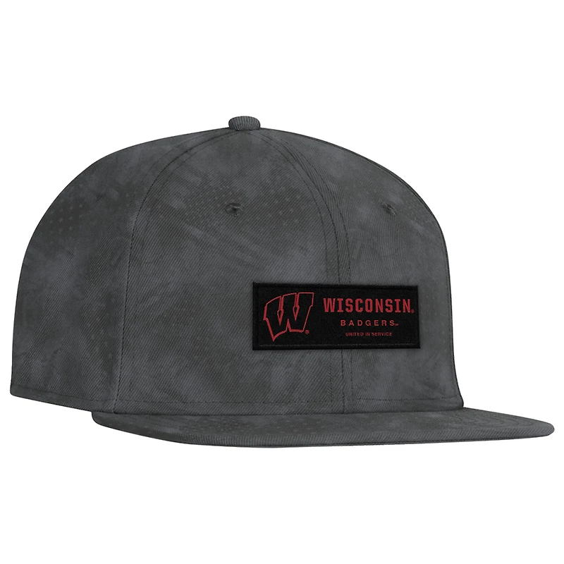 Men's Under Armour Charcoal Wisconsin Badgers Freedom Collection ArmourFuse Snapback Hat