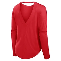 T-shirt à manches longues et col en V pour femme Fanatics Red Wisconsin Badgers Training Camp Core