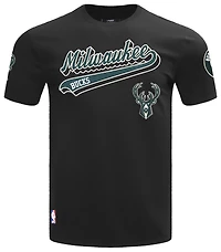 Pro Standard BUCKS SCRIPT TAIL SJ TEE - Men's