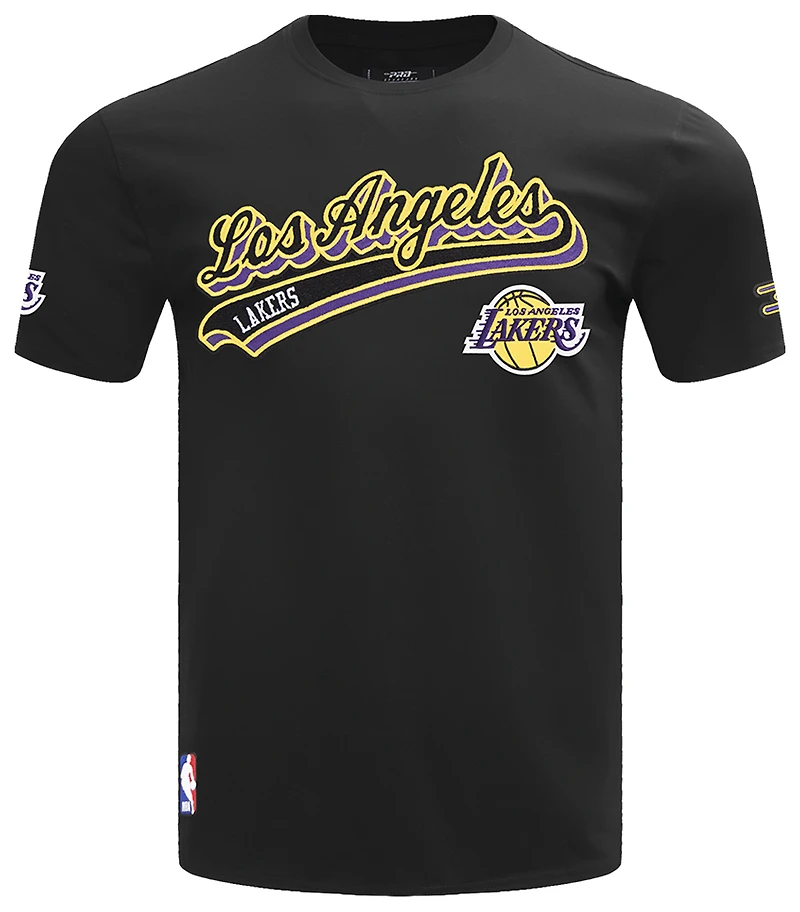Pro Standard LAKERS SCRIPT TAIL SJ TEE - Men's
