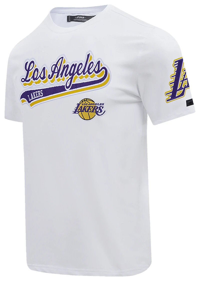 Pro Standard LAKERS SCRIPT TAIL SJ TEE - Men's