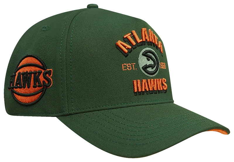 Pro Standard Hawks Pinch Front Snapback - Men's