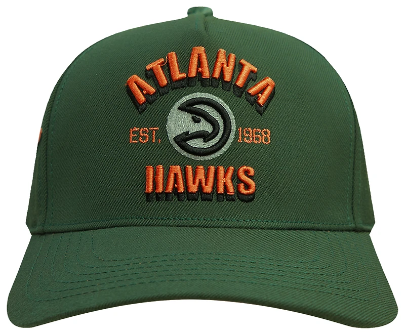 Pro Standard Hawks Pinch Front Snapback - Men's