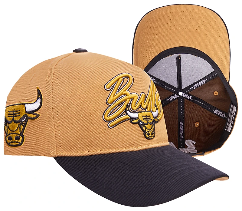 Pro Standard Bulls Script Pinch Front Snapback - Men's