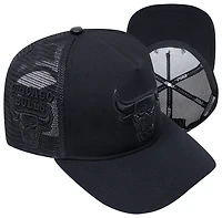 Pro Standard Bulls Black Out Classic Trucker - Men's