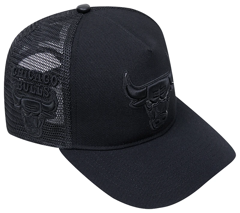 Pro Standard Bulls Black Out Classic Trucker - Men's