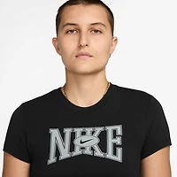 Nike T-shirt raccourci ajusté à imprimé - Pour femmes