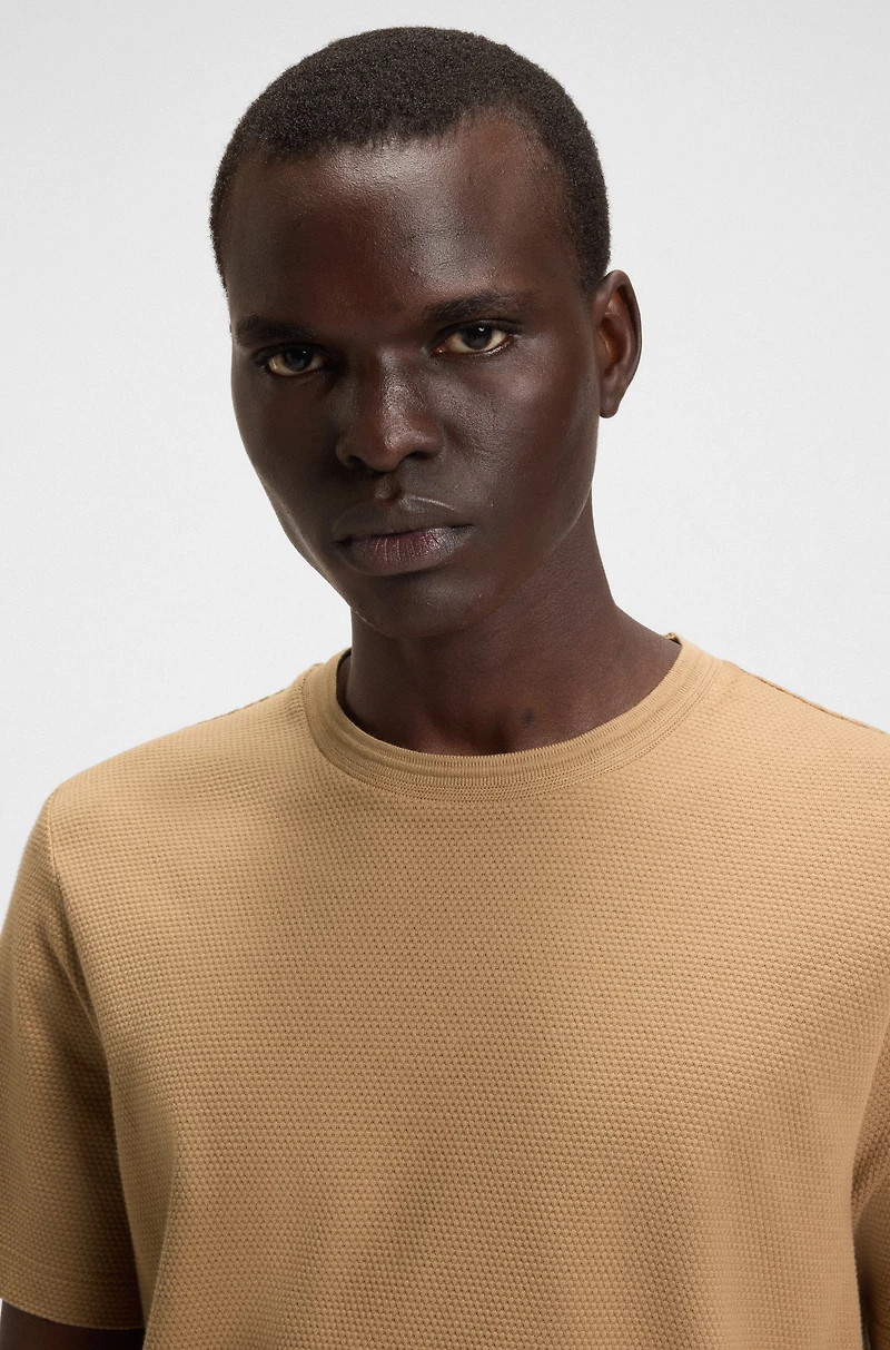 T-shirt with bubble-jacquard structure