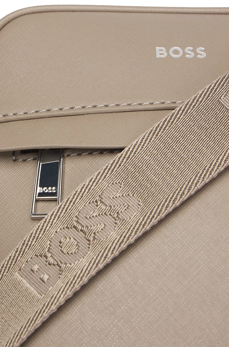 Reporter bag with signature stripe and logo detail