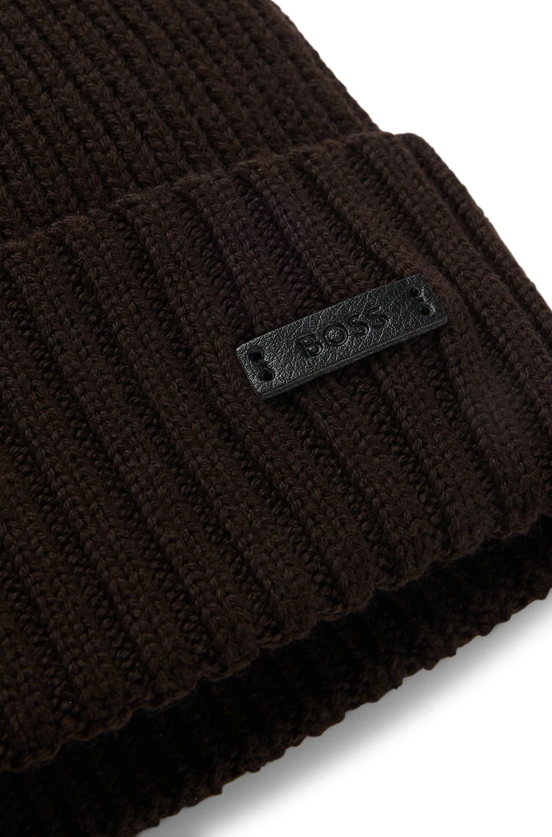 Logo-plaque beanie hat in virgin wool