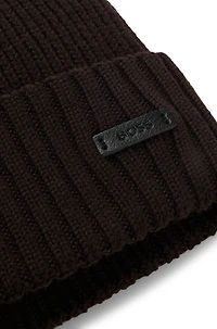 Logo-plaque beanie hat in virgin wool