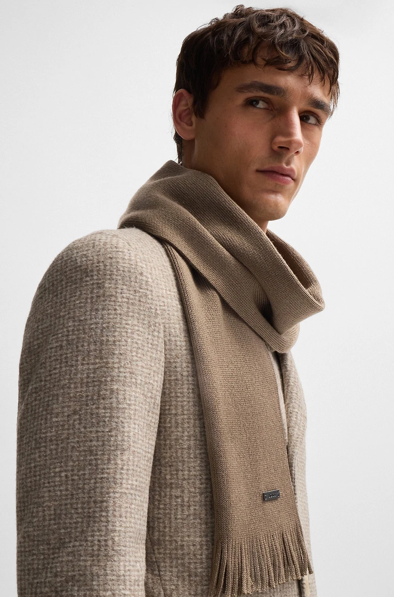Logo-plaque scarf in virgin wool