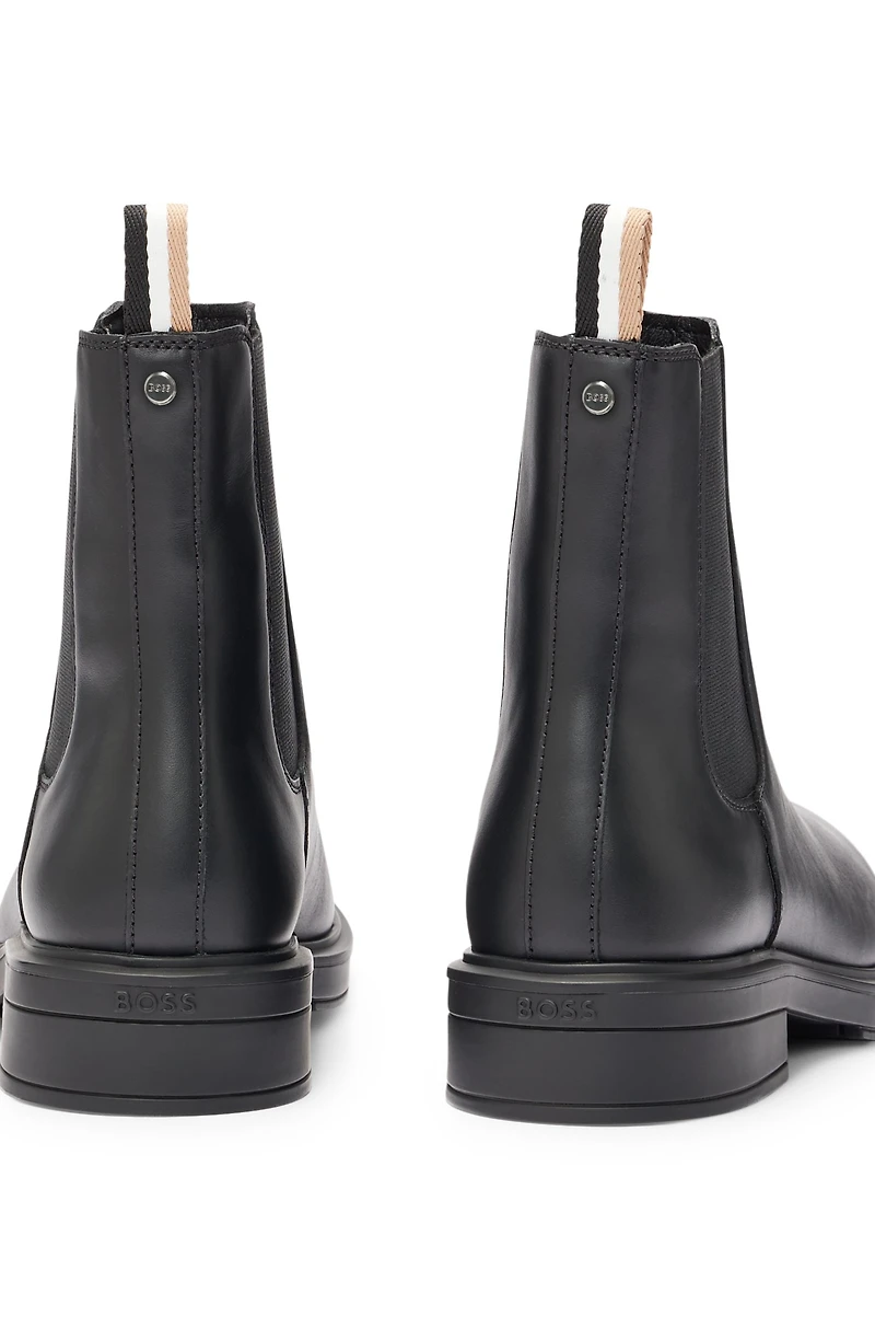 Leather Chelsea boots with branded trim and signature stripe