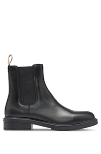Leather Chelsea boots with branded trim and signature stripe