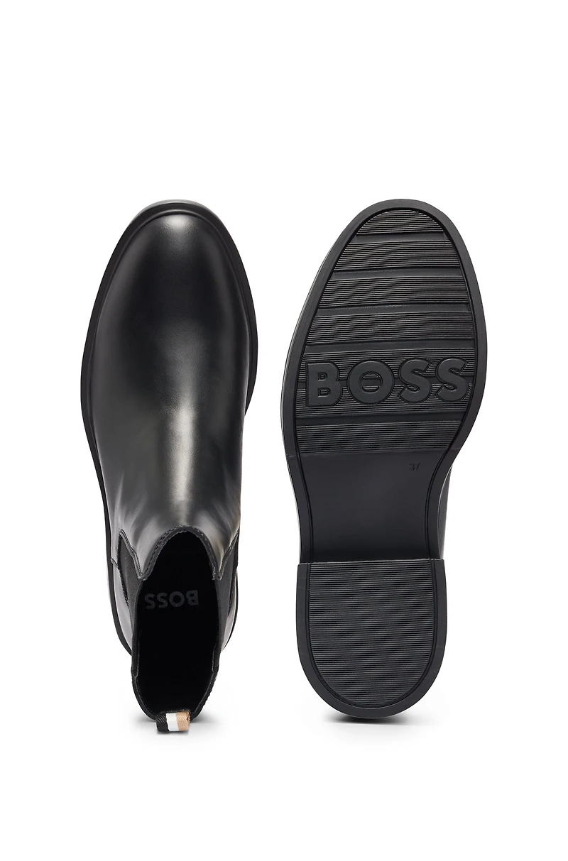 Leather Chelsea boots with branded trim and signature stripe