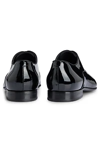 Patent leather Oxford shoes with a pointed shape