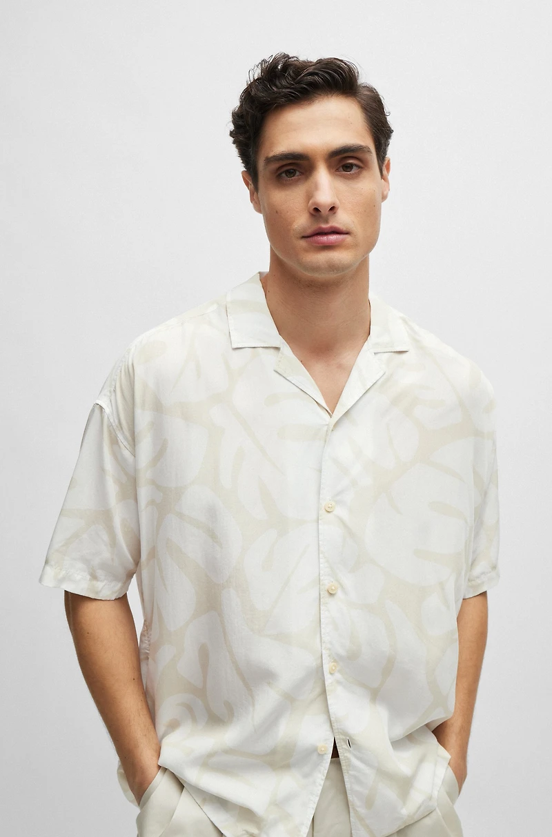 Relaxed-fit shirt seasonal print with camp collar