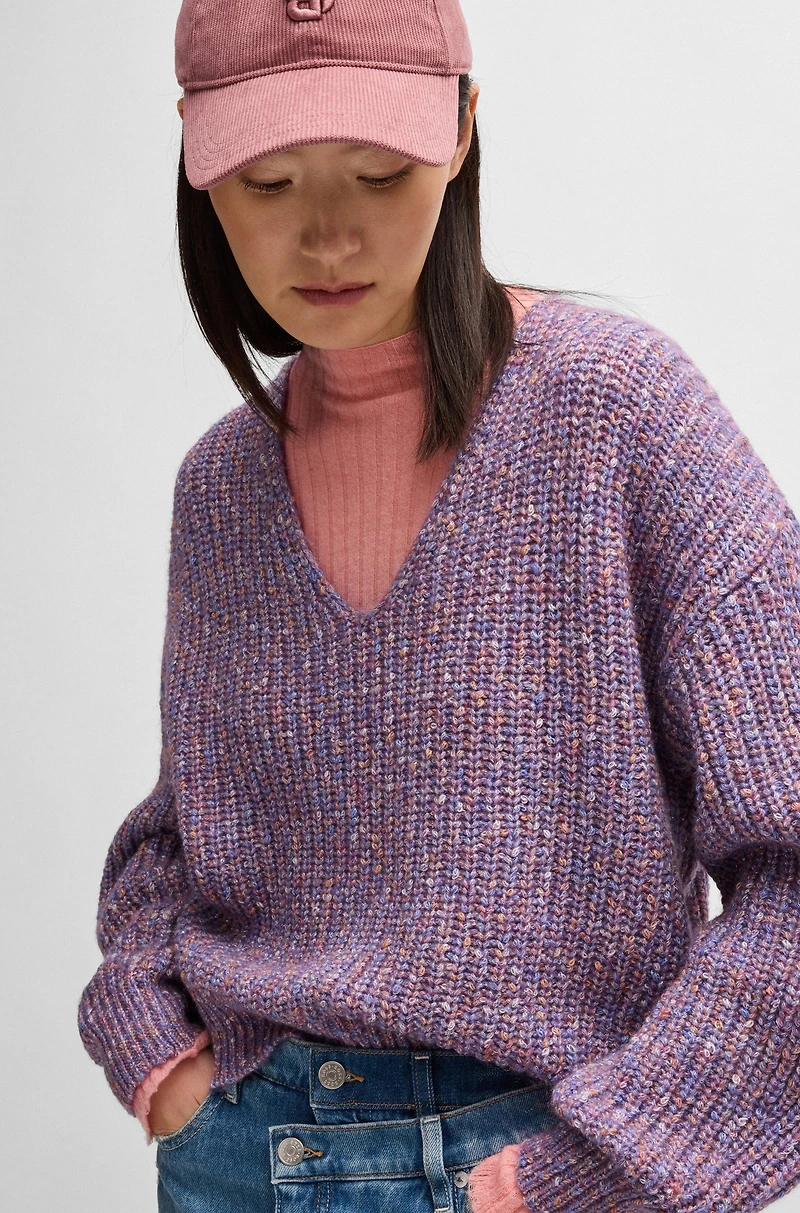 Relaxed-fit V-neck sweater a ribbed knit